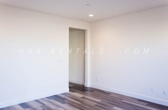 Building Photo - Ellis Neighborhood  | Spacious Single-Stor...