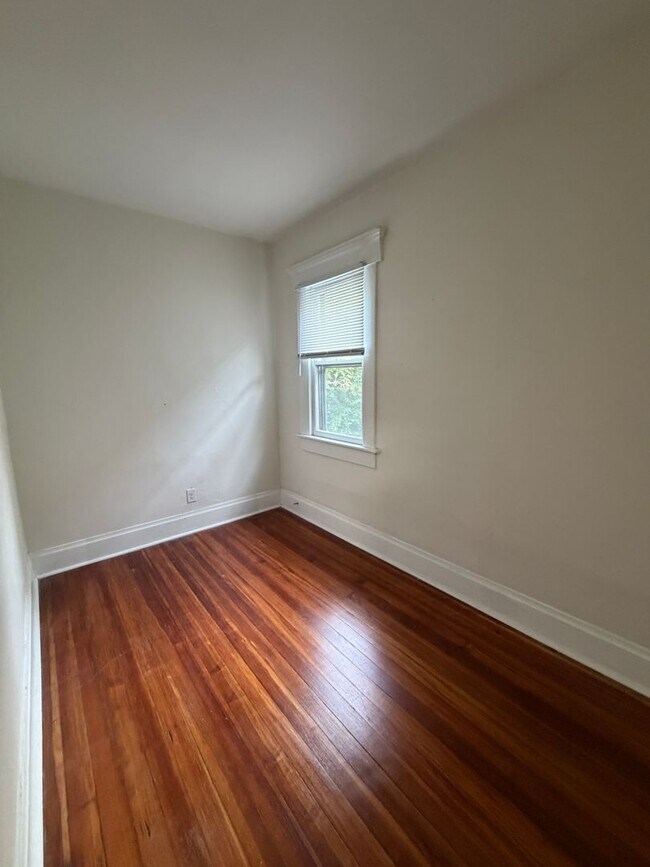 Building Photo - 297 Reinhard Ave