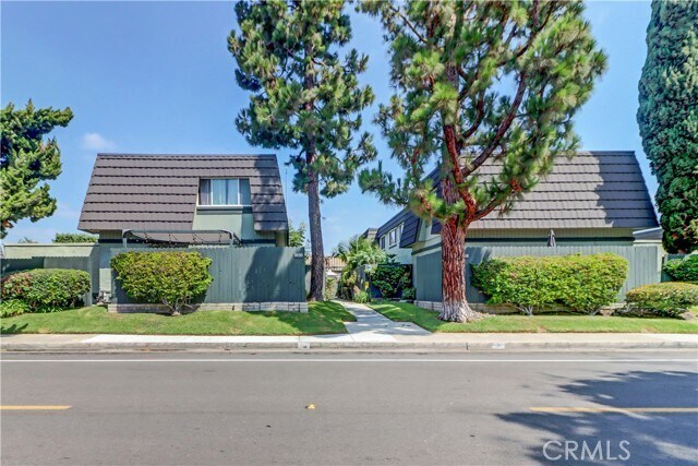 Building Photo - 1650 Iowa St