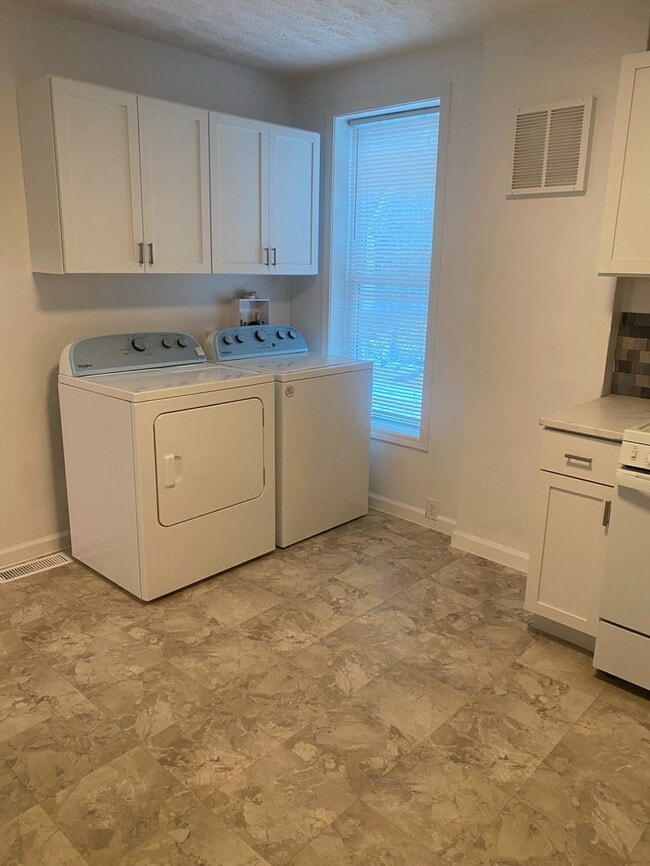 Building Photo - 1416 Main St