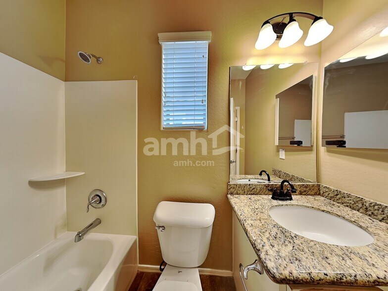 Building Photo - 38549 N Reynosa Dr