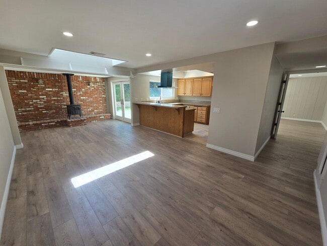 Building Photo - 3+2 Single Family Home in Thousand Oaks - ...