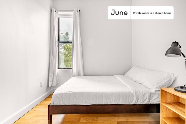 Building Photo - Room in Shared 5 bed/3 bath home in Ridgewood