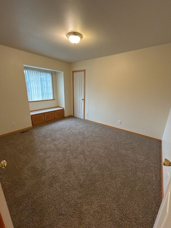 Building Photo - Cozy 3 Bedroom 2 Bath Home Located in Eureka