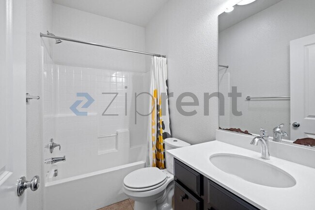 Building Photo - 2060 Salice Wy