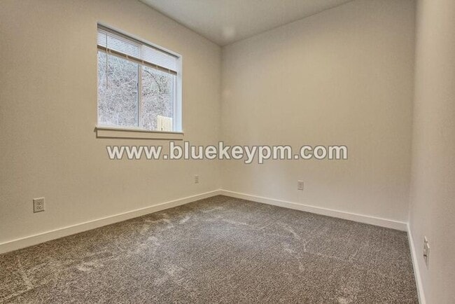 Building Photo - 3 Bed, 2 Bath Home in Woodland with Large Yard