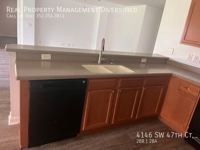 Building Photo - 4146 SW 47th Ct