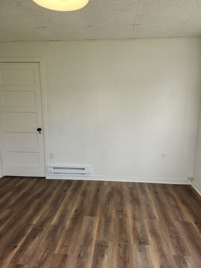 Building Photo - 3-bedroom 1 bath single family dwelling