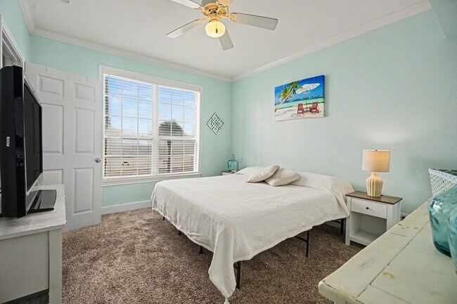 Building Photo - 7000 Seawall Blvd