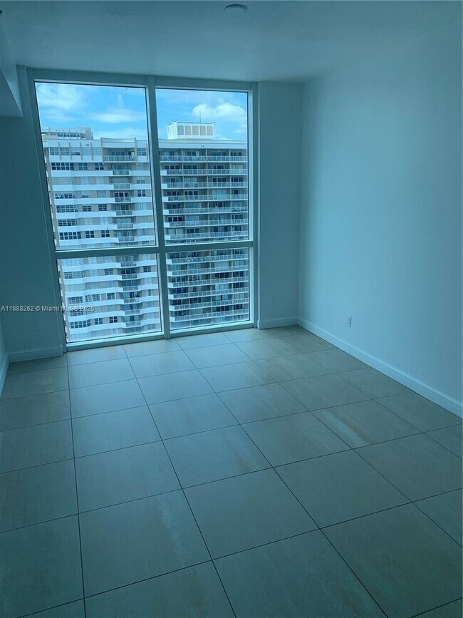 Building Photo - 1945 S Ocean Dr