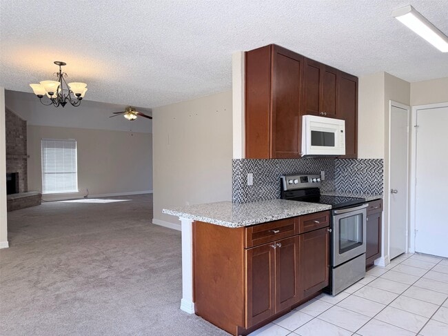 Building Photo - 2222 Sunset Trail