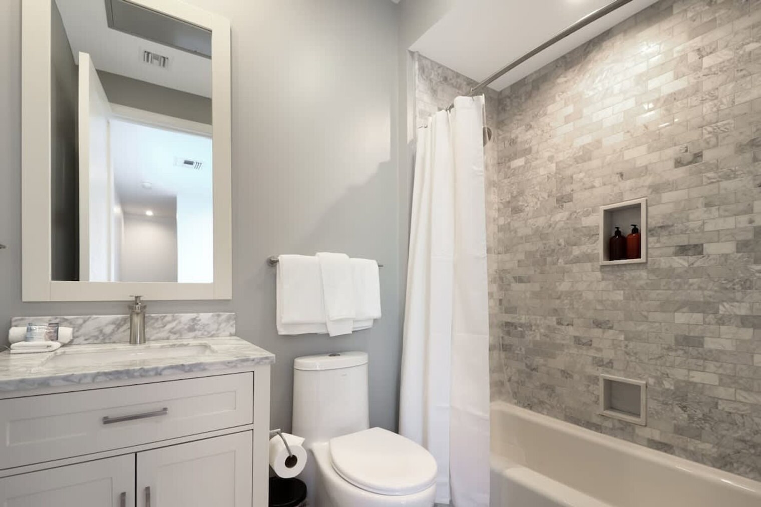 Building Photo - 822 Perdido St