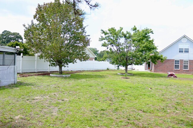 Building Photo - 109 Purple Martin Pl