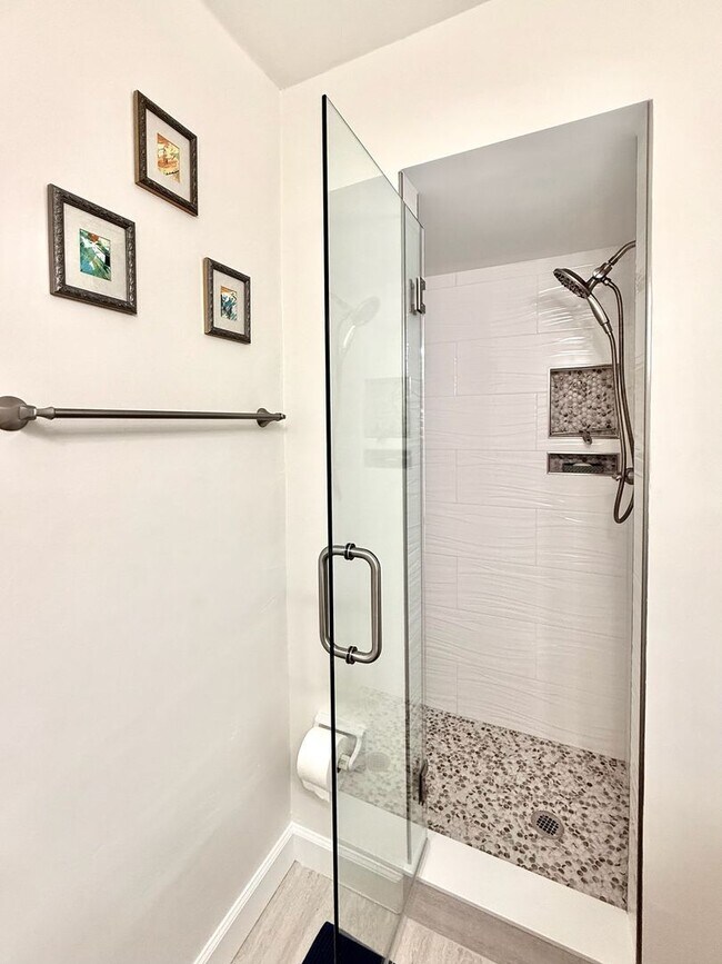 Building Photo - 1205 Tarpon Center Dr