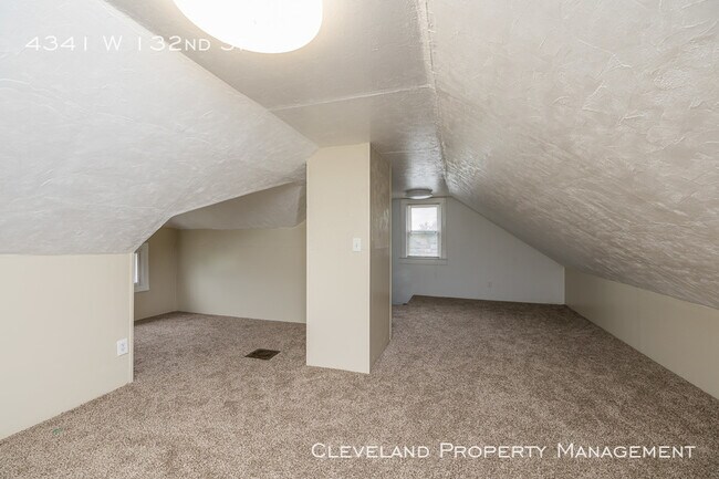 Building Photo - Updated West Side Colonial