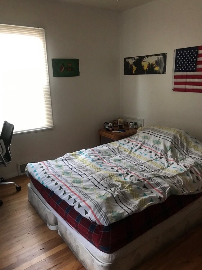 Building Photo - 3 Blocks from CU! Great South Boulder Loca...