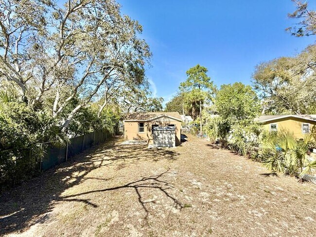 Building Photo - 1828 20th Ave S