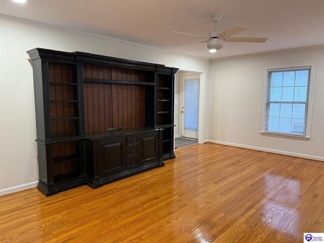 Building Photo - 913 Dogwood Cir