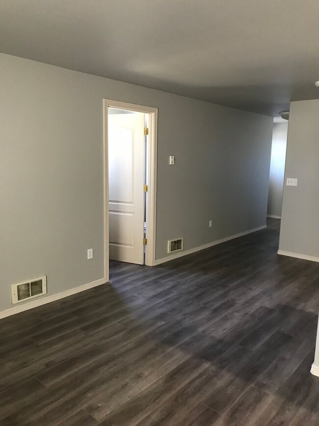 Building Photo - Townhome in NW Redmond in Fairhaven Vista