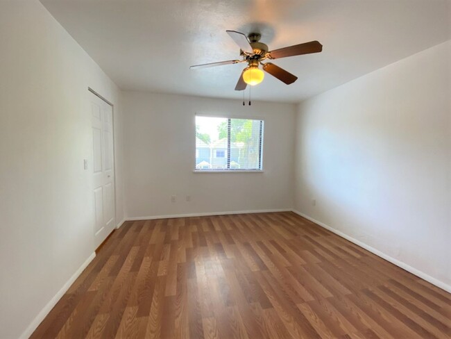 Building Photo - Beautiful 2 Bedroom Port Orange Townhome!