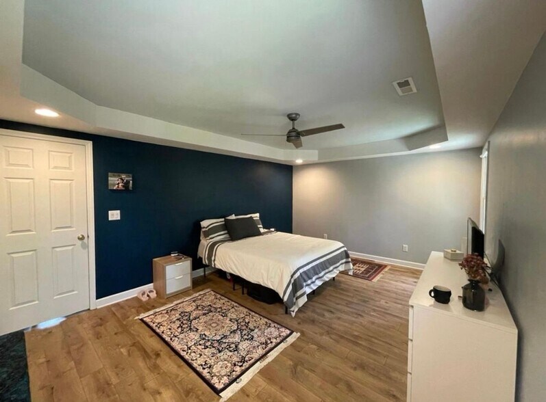 Building Photo - 8006 Crenshaw Ln
