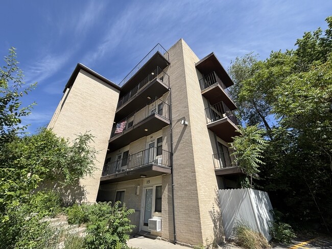 Building Photo - 599 Darwin St