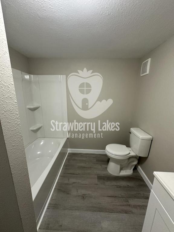 Building Photo - 4210 Leonard St