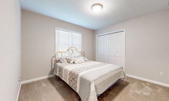 Building Photo - 1503 Birchwood Cir