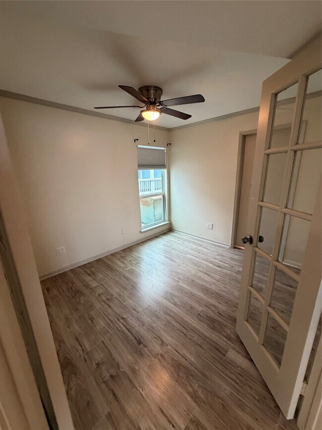 Building Photo - 500 Tiki Dr