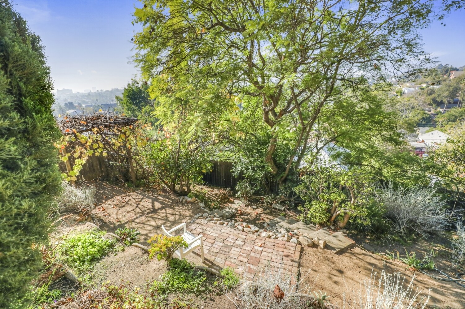 Building Photo - 1563 Lucretia Ave