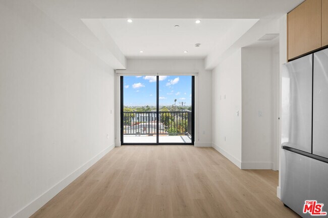 Building Photo - 1808 Lincoln Blvd