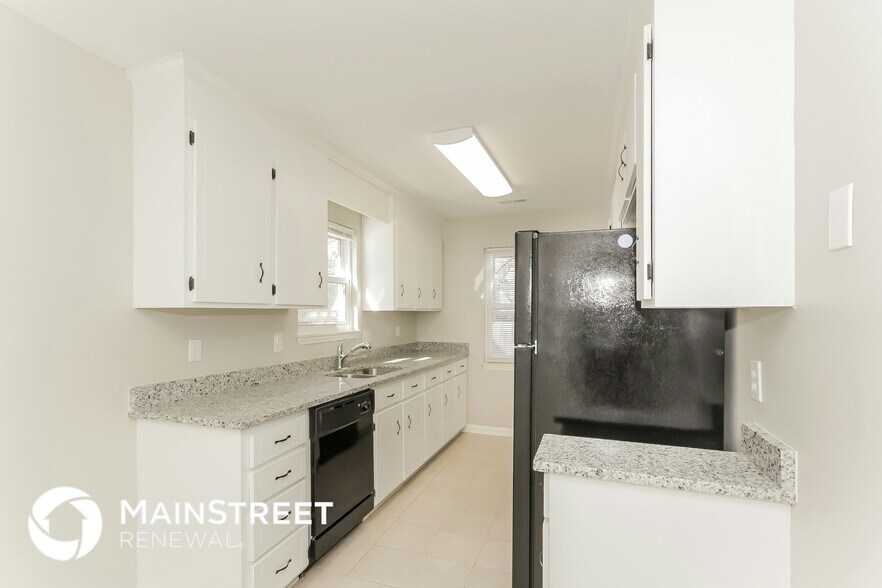Building Photo - 10353 Roundhouse Cir