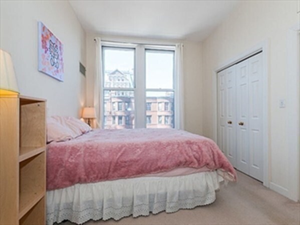 Building Photo - 416 Marlborough St