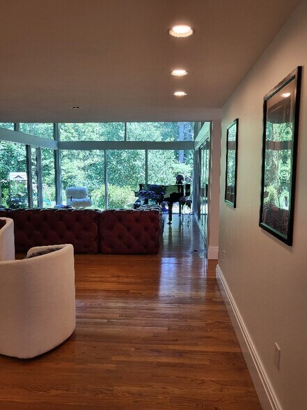 Building Photo - 423 Concord Rd