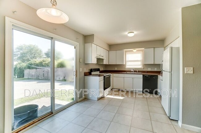 Building Photo - 3660 Willow Run Dr