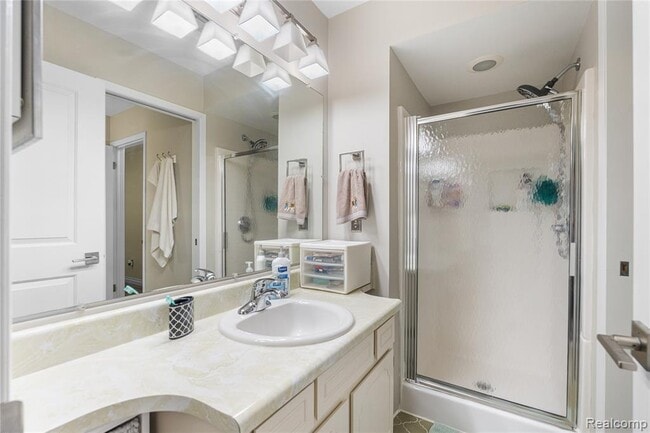 Building Photo - 1476 Oakbrook E Dr