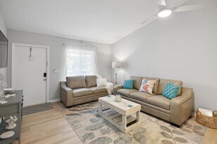 Building Photo - 6271 Chasewood Dr