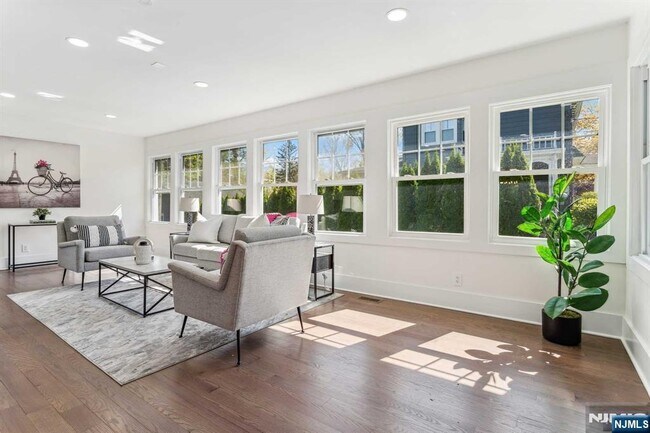 Building Photo - 648 East St