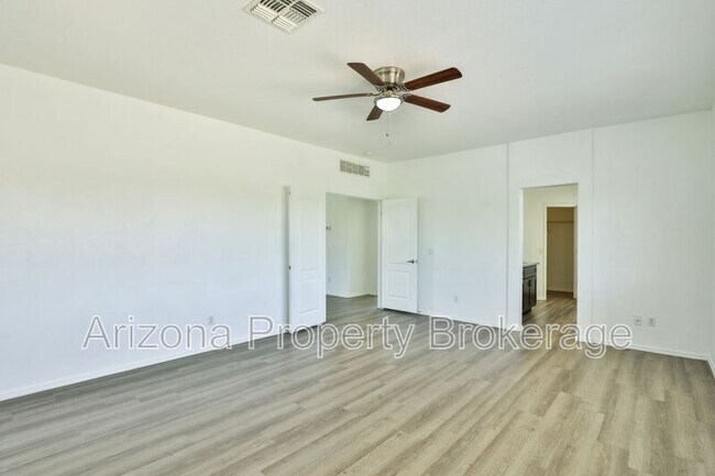 Building Photo - 13264 W Ventura St