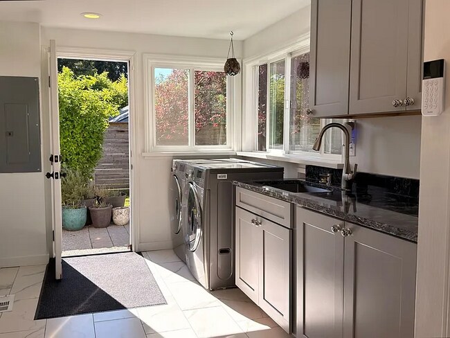 Building Photo - This spacious four-bedroom, two-bathroom