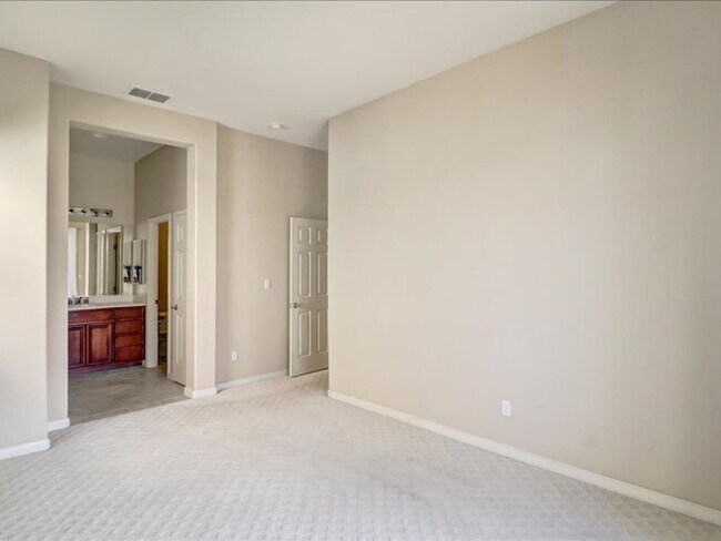 Building Photo - Trilogy 55+ Beautiful 3BD/3BA with pond view