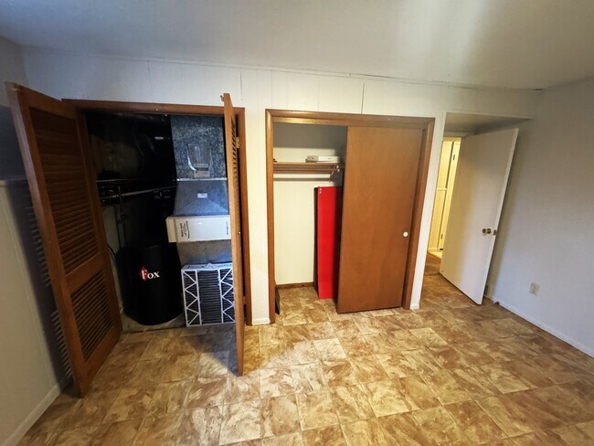 Building Photo - 1522 Cameron Dr