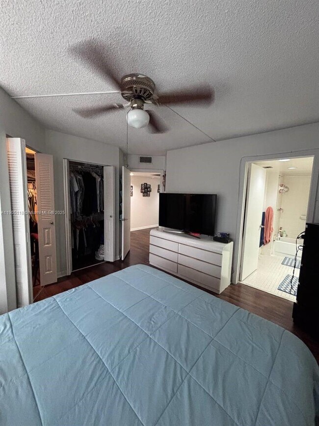 Building Photo - 500 SW 130th Terrace