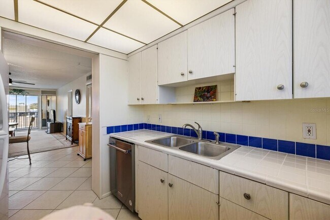 Building Photo - 649 S Tamiami Trl