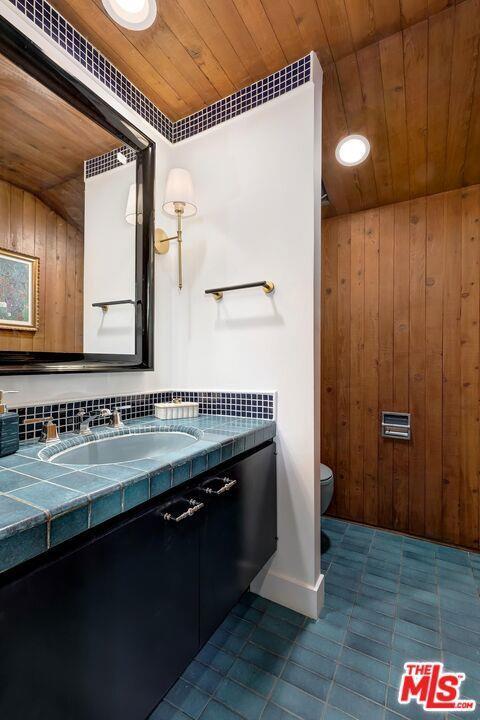 Building Photo - 515 N Roxbury Dr