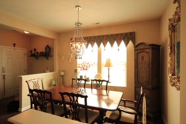 Building Photo - 4410 Hillsgrove Rd