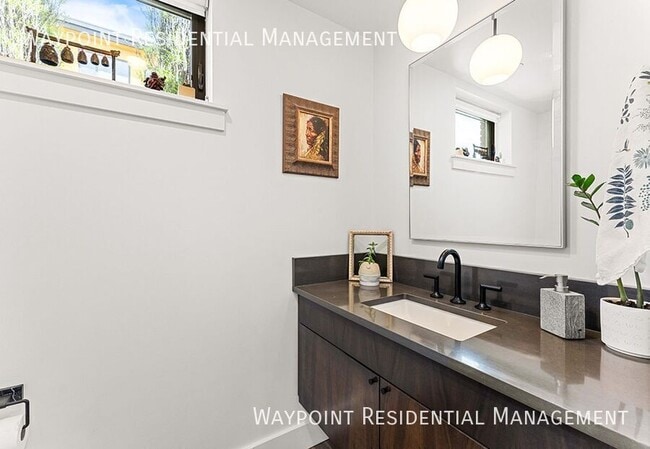 Building Photo - 611 S 8th St