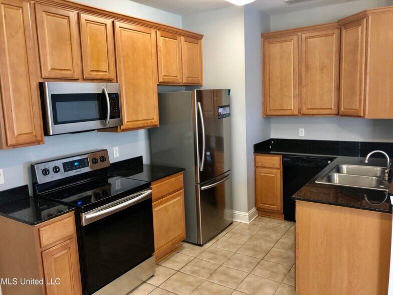 Granite counters and stainless steel appliances in kitchen - 1284 Tropical Cove