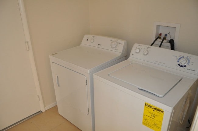 Building Photo - 3332 Mariner Bay St