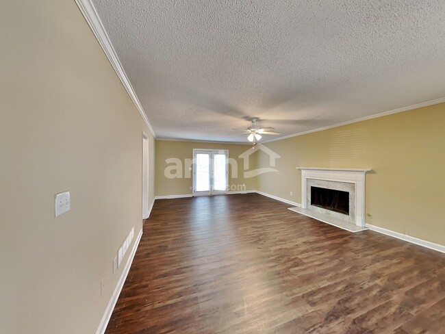 Building Photo - 4825 Old Field Dr NE